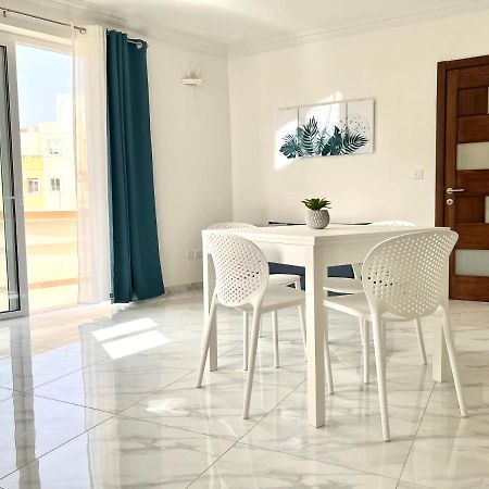 Condo With Patio Overlooking Piazza Gzira Bagian luar foto