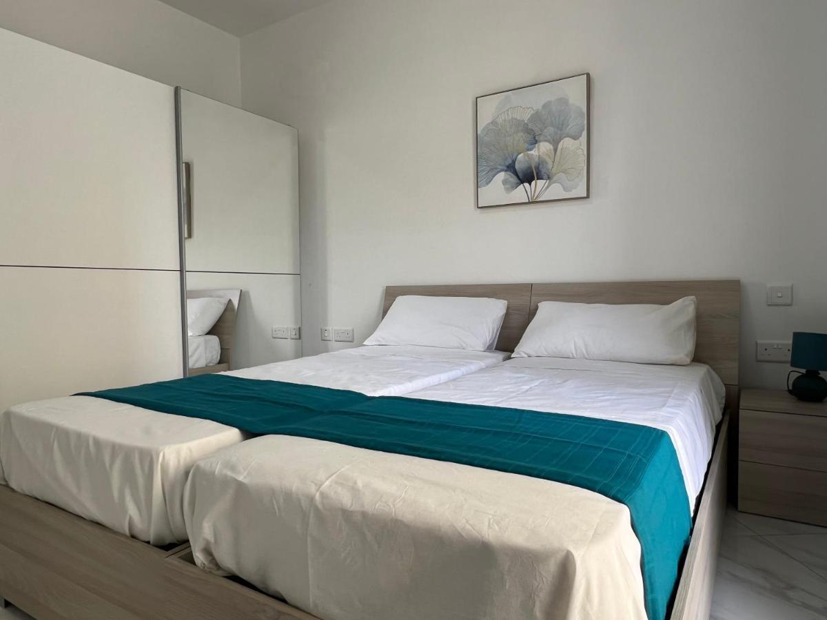 Condo With Patio Overlooking Piazza Gzira Bagian luar foto