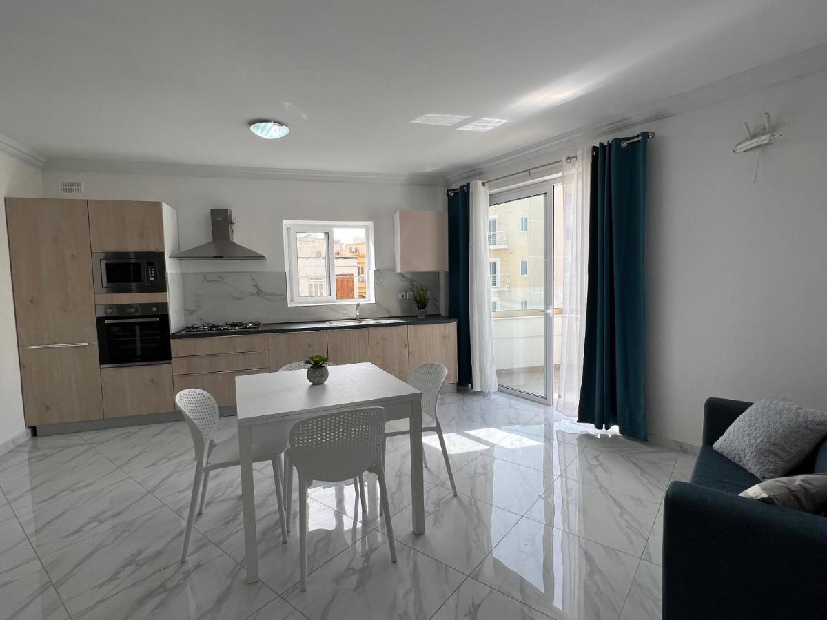 Condo With Patio Overlooking Piazza Gzira Bagian luar foto