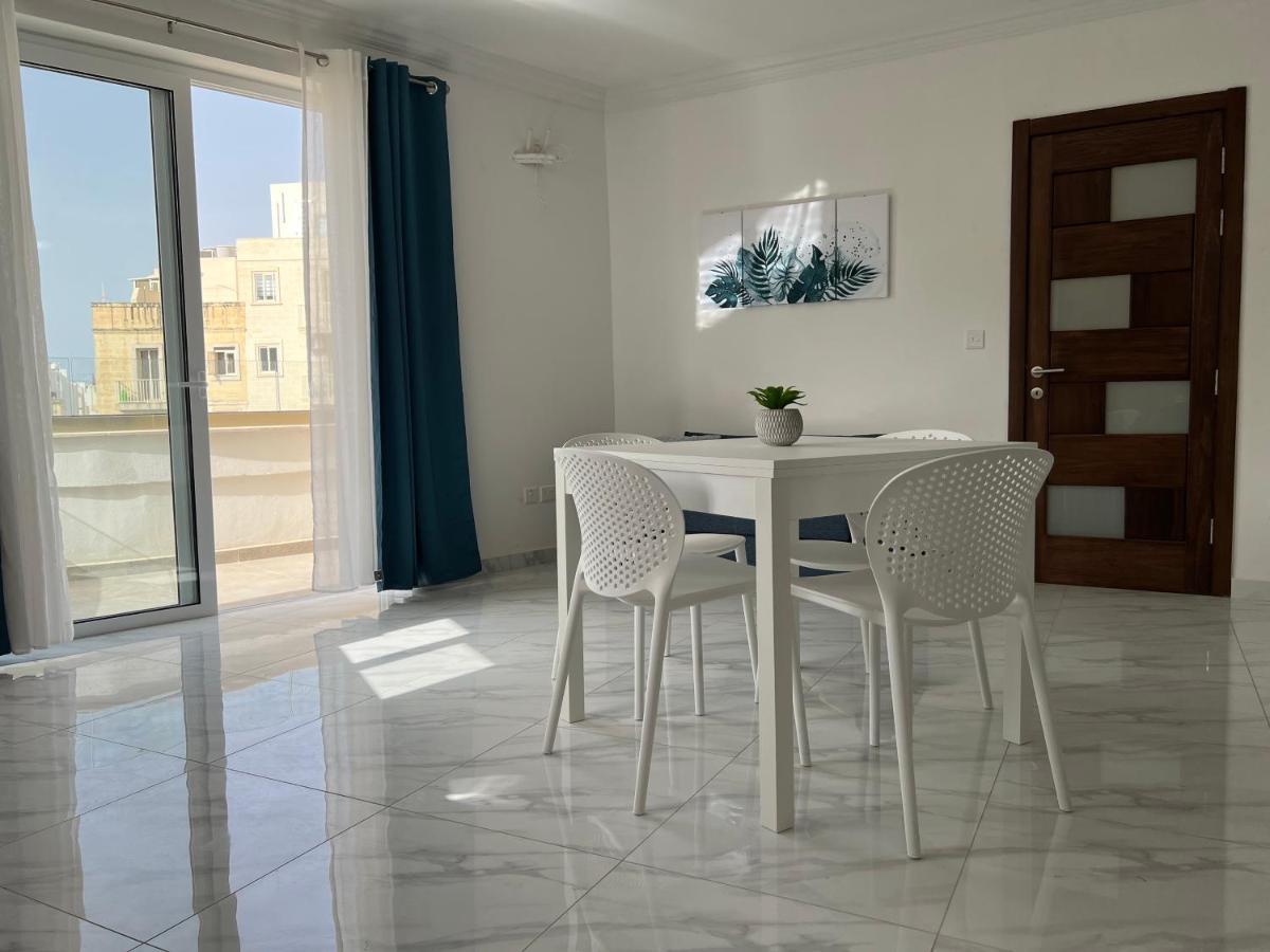 Condo With Patio Overlooking Piazza Gzira Bagian luar foto
