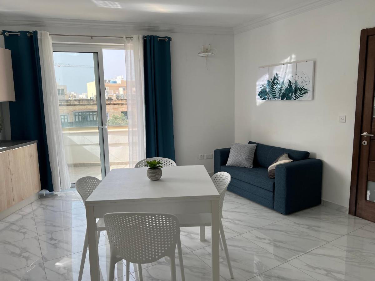 Condo With Patio Overlooking Piazza Gzira Bagian luar foto