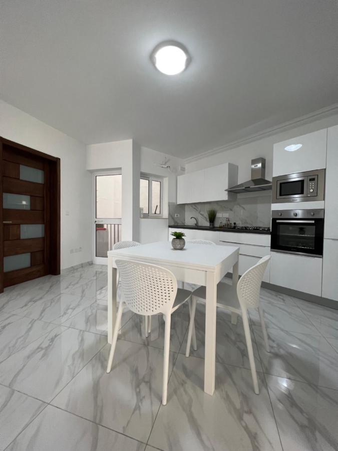 Condo With Patio Overlooking Piazza Gzira Bagian luar foto