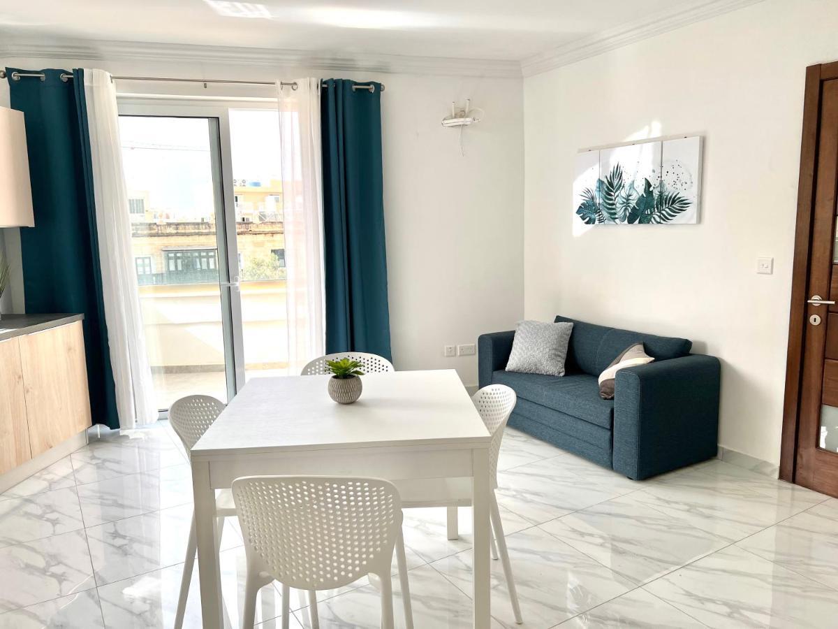 Condo With Patio Overlooking Piazza Gzira Bagian luar foto